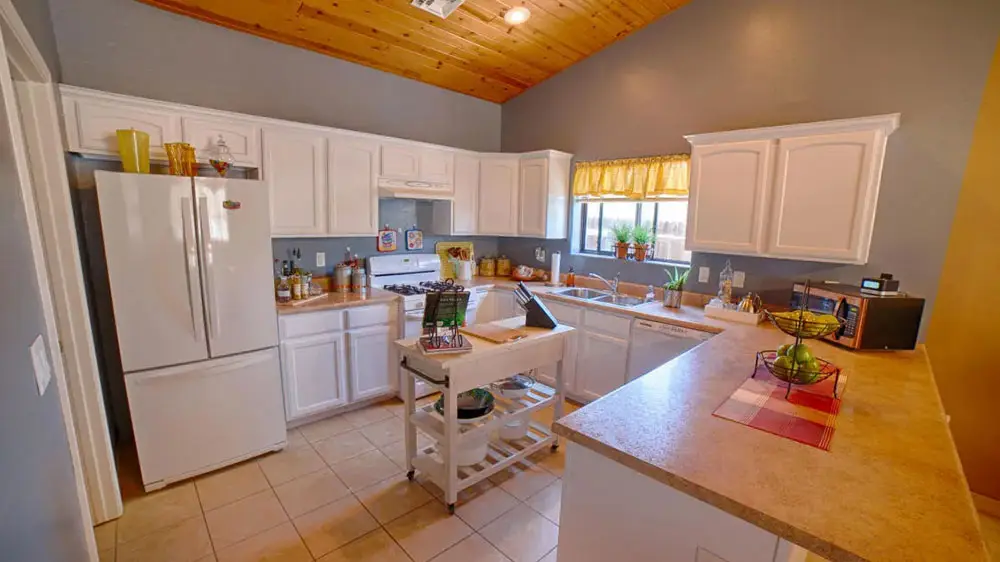 kitchen before new granite countertops and cabinets