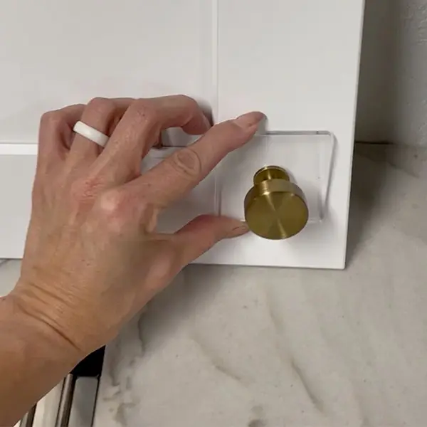 holding amerock radius knob