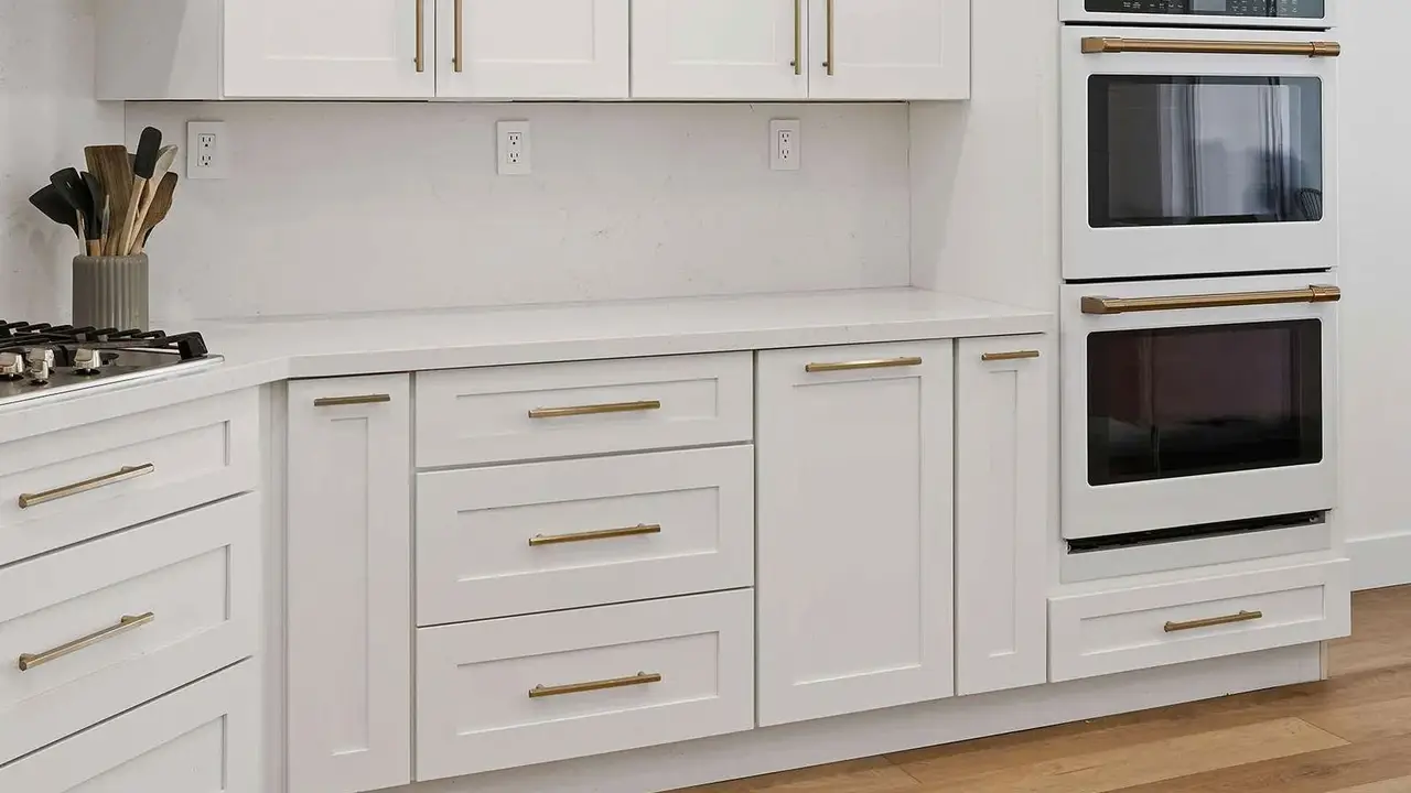 Shaker White SOLLiD Kitchen 3