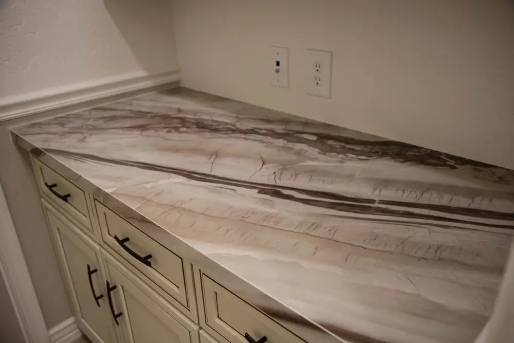 Corner detail of a veined countertop
