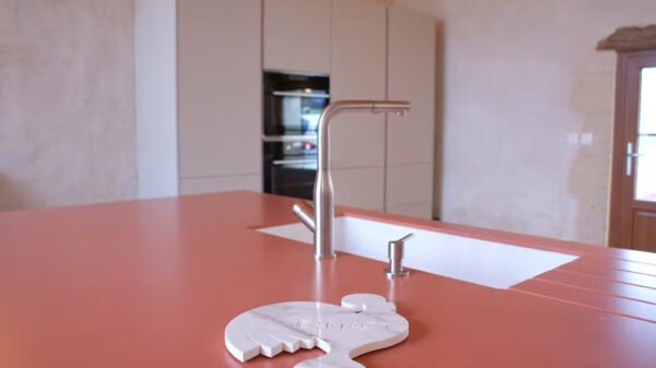 Arcilla-Red-Quartz-Kitchen-Countertops